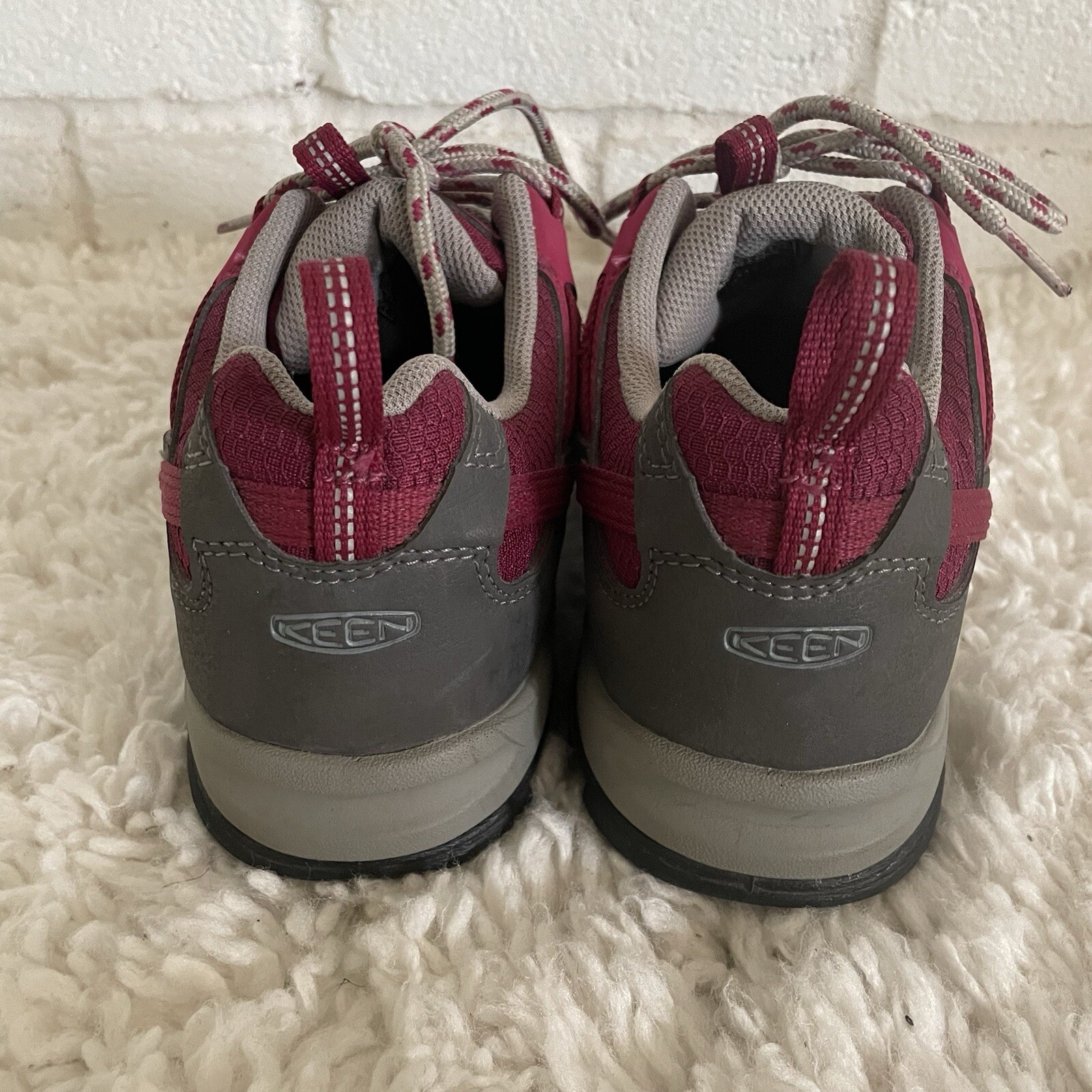 Scarpe basse da trekking outdoor Keen Saltzman WP da donna taglia 7 EUR 37 5 rosso barbabietola grigio