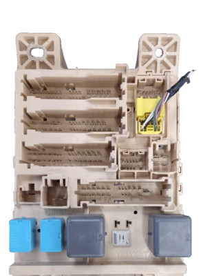 2004 - 2009 Lexus RX330 Fuse Box Cabin 3.3L V6 OEM 8262048040