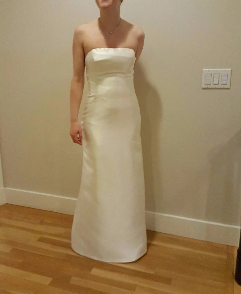 Vestido de novia sin mangas La Sposa NUNCA USADO Foto 3 de 4