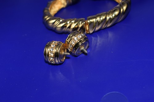 VTG JOAN RIVERS SIGNED CRYSTAL CLAMPER BRACELET - Picture 6 of 8