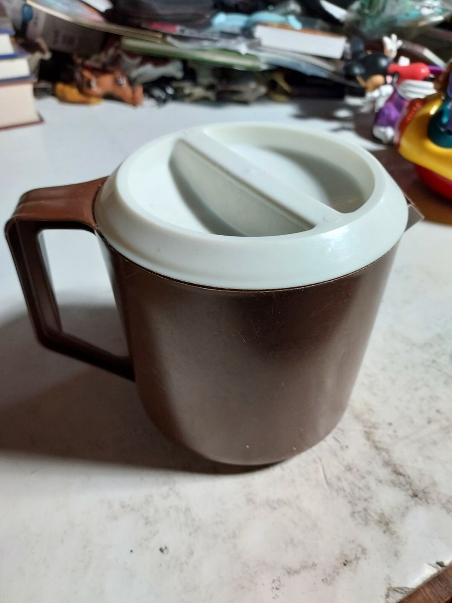 Vintage Brown Rubbermaid 2745, 1 1/2 Quart Pitcher w/White Lid | eBay