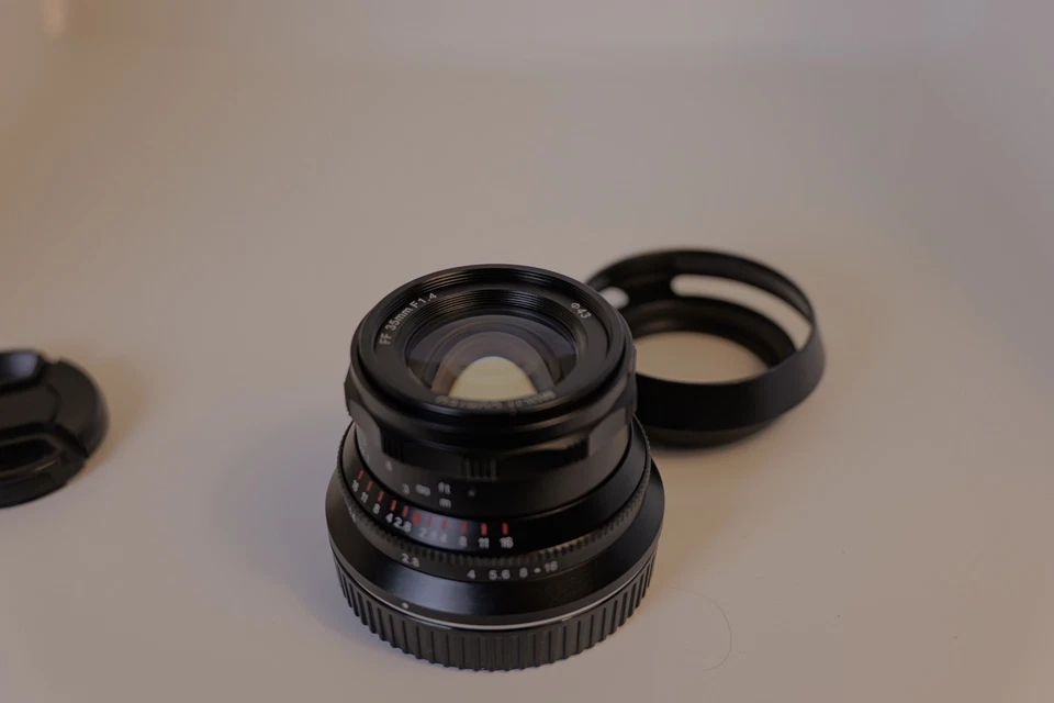 Lente de enfoque manual de montura Nikon Z de fotograma completo PERGEAR 35 mm F1,4 Foto 4 de 4