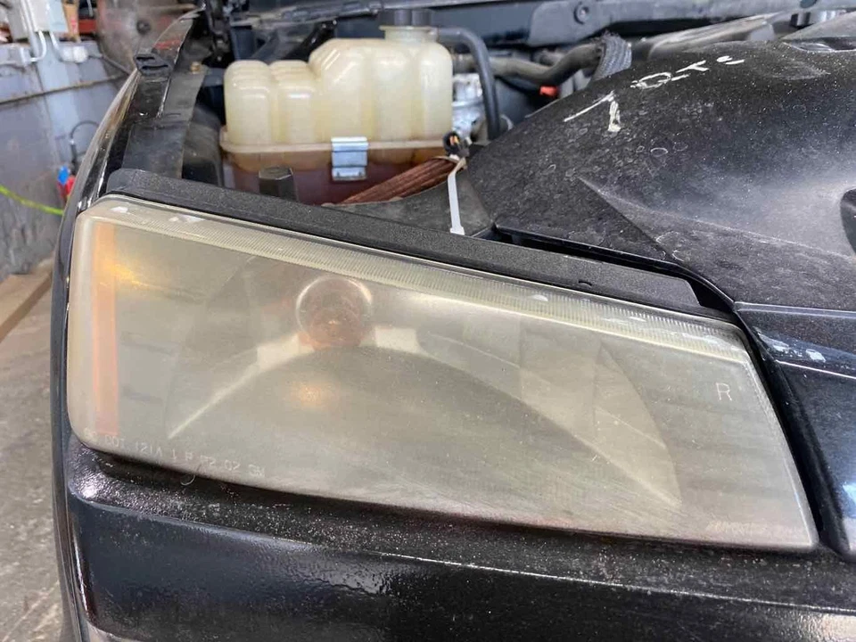 Fog Light Park Lamp Turn Signal CHEVY AVALANCHE 2500 Right 02 03 04 05 06 - Image 2 of 4