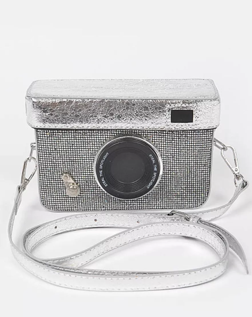 Silver Camera Purse - YUMI Things | YUMI Cosmetics