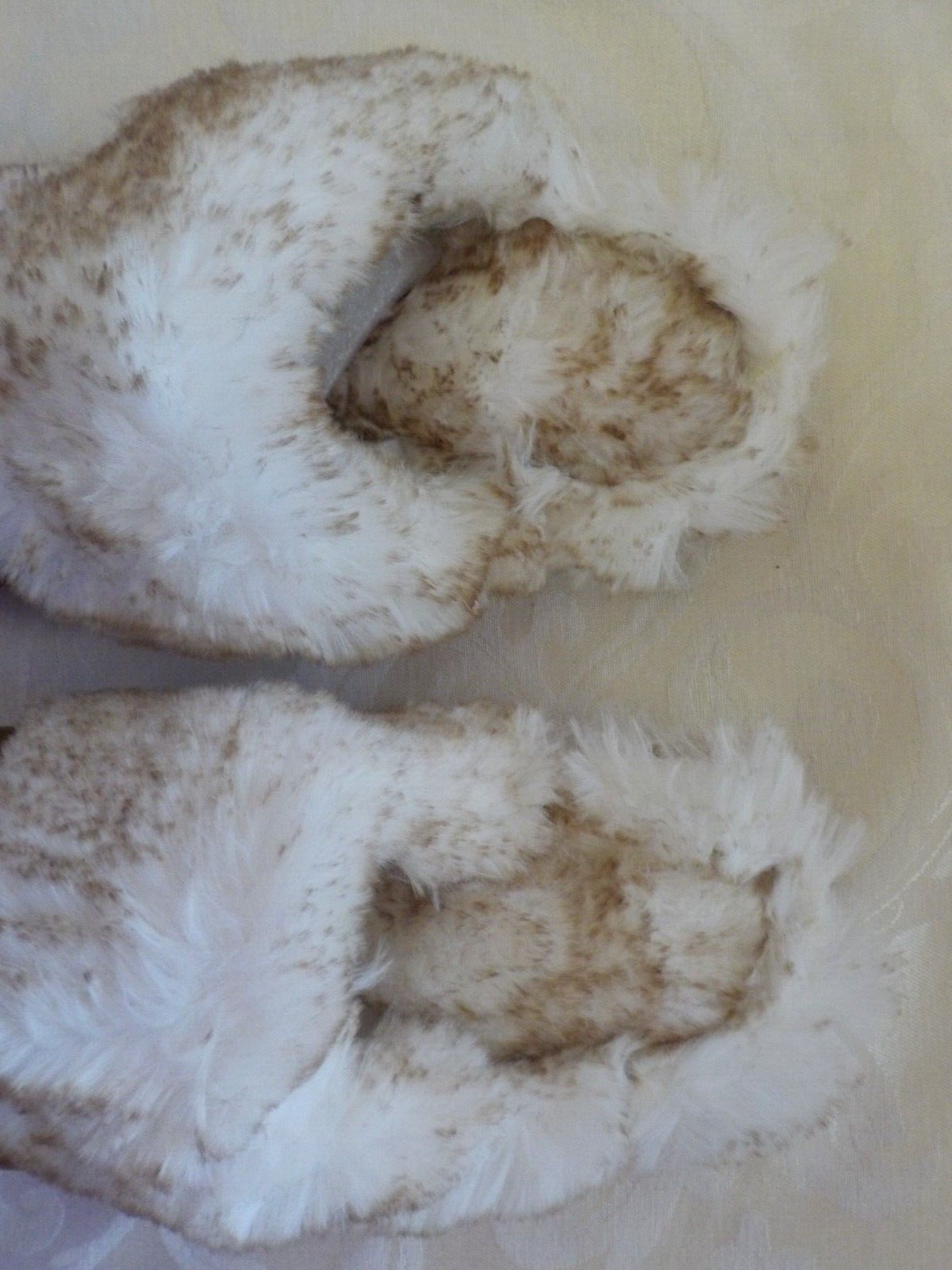 SAOLA Pantofola in memory foam Kensie taglia 8 nuove con scatola con finitura in pelliccia sintetica e soletta di trazione