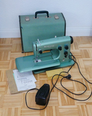 Husqvarna Combina Type 19 E Vintage Zig Zag Nähmaschine Made in Sweden + Koffer