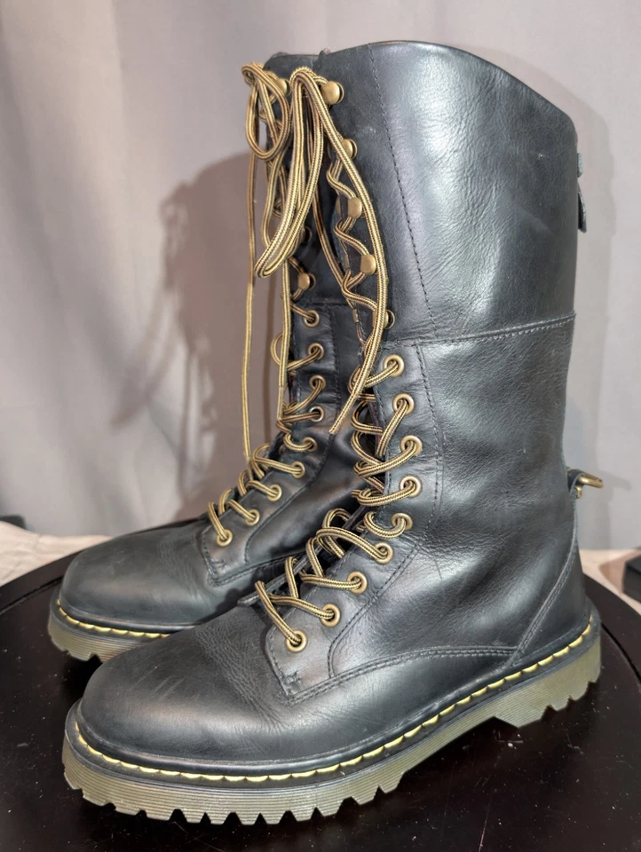 Dr. Martens Aleina 女式 9 码黑色战斗 14 孔花卉折叠高筒靴 — 第 2/4 张图片