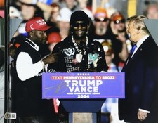 Le'Veon Bell Signed 11x14 Donald Trump rally Photo (Beckett)