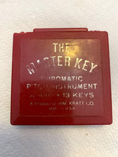 Chromatic Pitch Pipe Instrument The Master Key WM Kratt Co A-440 13 Keys Vintage