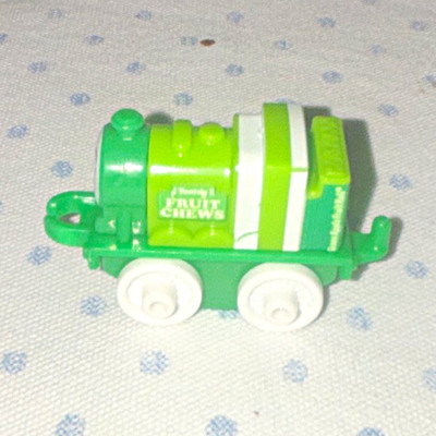 Thomas & Friends N Gauge Mini Train Engine, FRUIT CHEWS, Plastic, Green/White