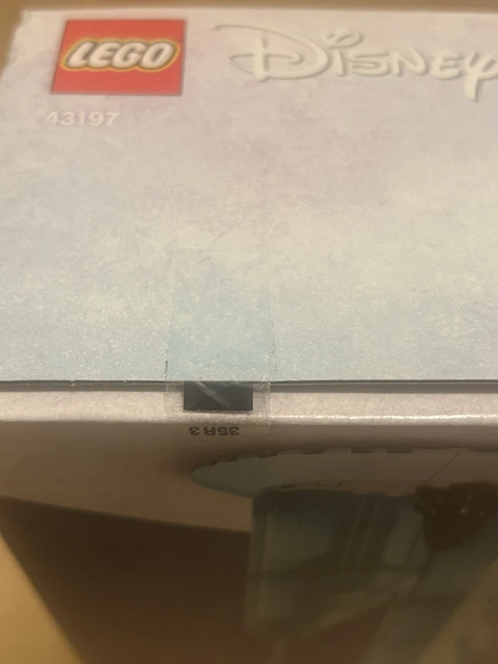 NUEVO, RETIRADO Y PRECINTADO LEGO Disney FROZEN: The Ice Castle (Juego No. 43197) Foto 4 de 4