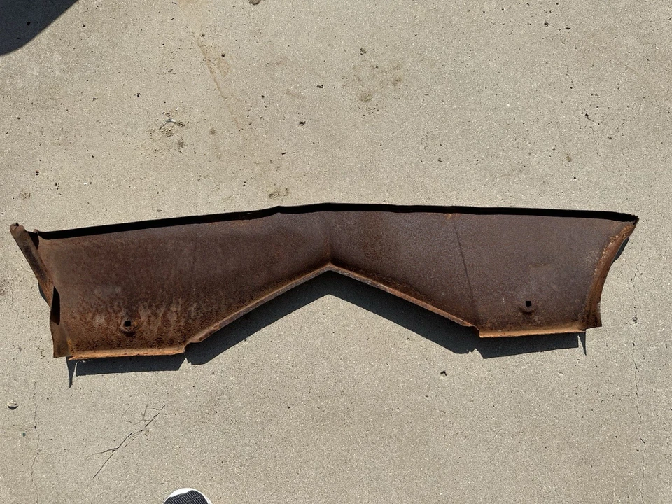 Tapicería de parachoques delantero Willys Jeep años 50-60 Foto 2 de 2