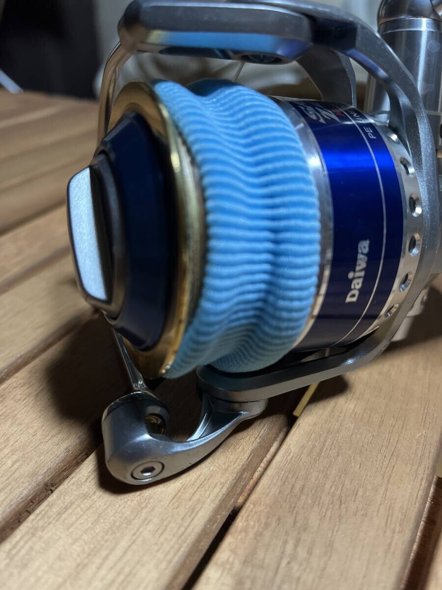 DAIWA SALTIGA Z 4500H Spinning Reel color silver fishing outdoor