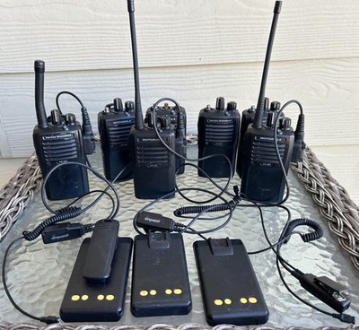 *LOT of 7* MOTOROLA + VERTEX STANDARD (VX-261) 5 Watt 2-Way RADIOS *UNTESTED*