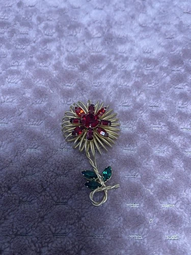 Vintage Weiss Gold Tone Flower Brooch Signed Costume Jewelry