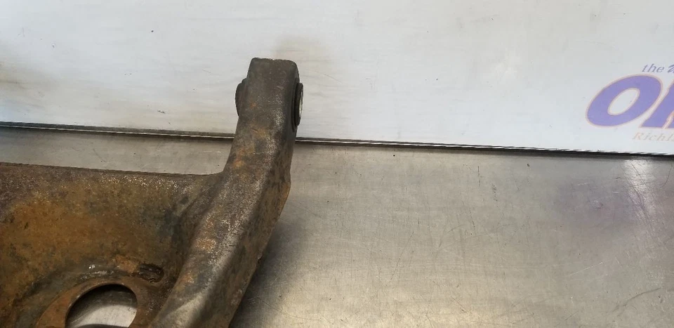 92 CADILLAC BROUGHAM BRAZO DE CONTROL INFERIOR PASAJERO DELANTERO DERECHO Foto 4 de 4