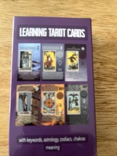 Cartes de tarot apprenantes avec présentoir cartes de tarot