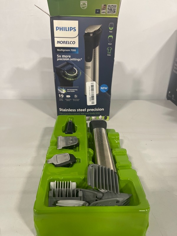 Philips Norelco Multigroom Series 7000 Men's Rechargeable Trimmer-USED