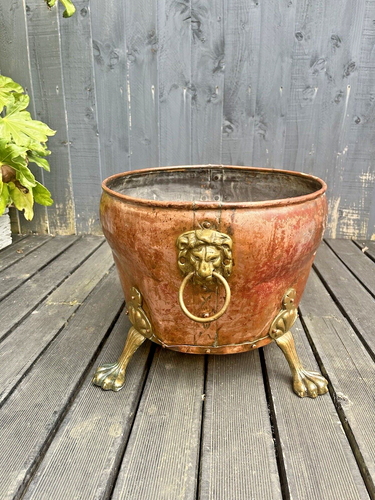 LARGE ANTIQUE COPPER & BRASS LIONS HEAD PAW FEET RIVETED LOG COAL BUCKET PLANTER - Picture 4 of 15