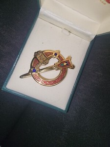 Authentic Solvar Ladies Irish Gold Plated Red Brooch Enamel 36mm x 51mm