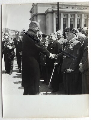 GROSSES PRESSEFOTO Präsident René COTY und Veteranen Fotograf 24x18