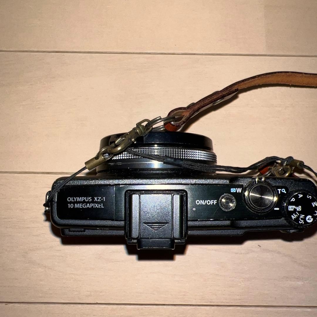 OLYMPUS XZ-1 Digital Camera Tested with Charger and Leather Strap