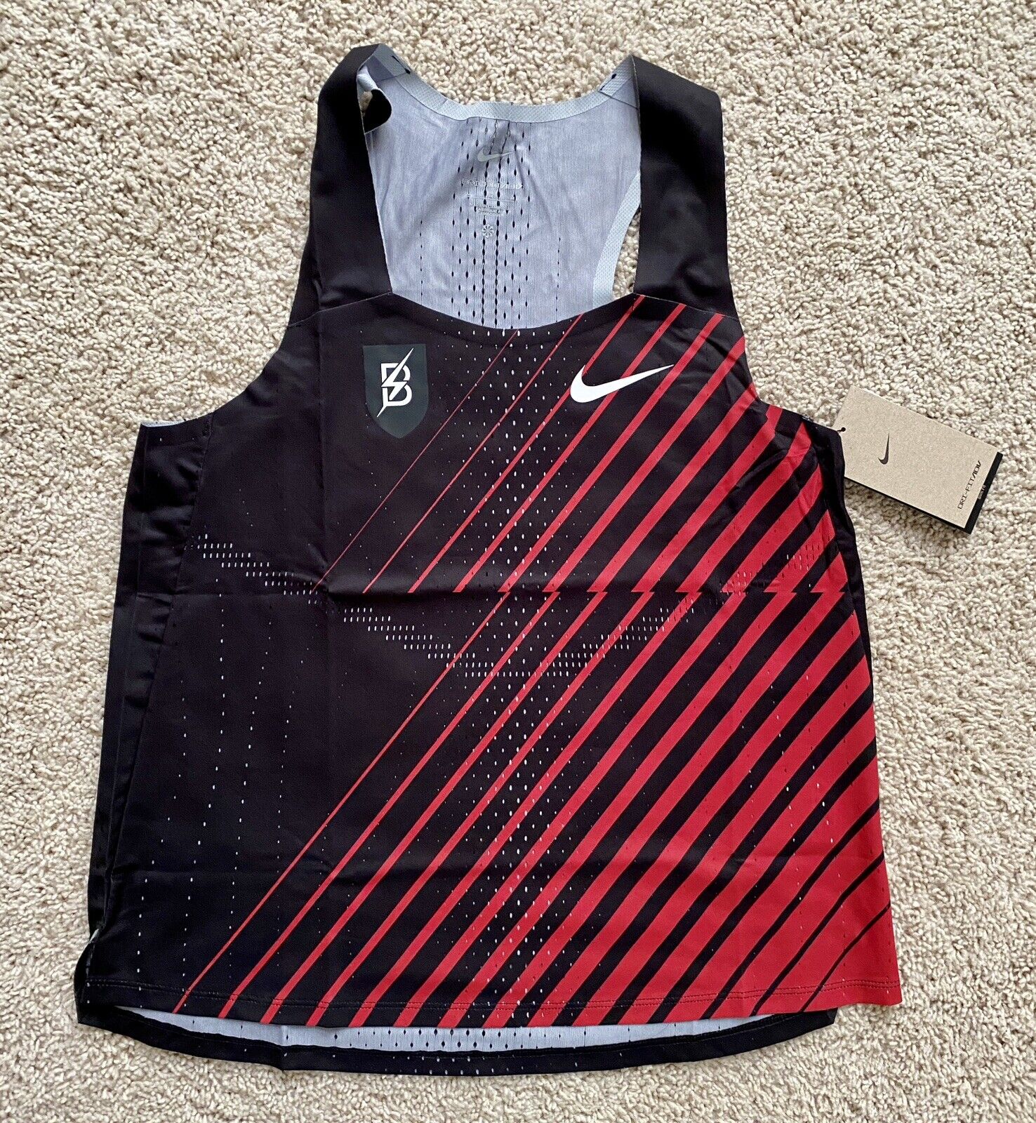 Women's Nike Dri-FIT ADV AeroSwift BTC Singlet Black/Red (L) DR5849-010