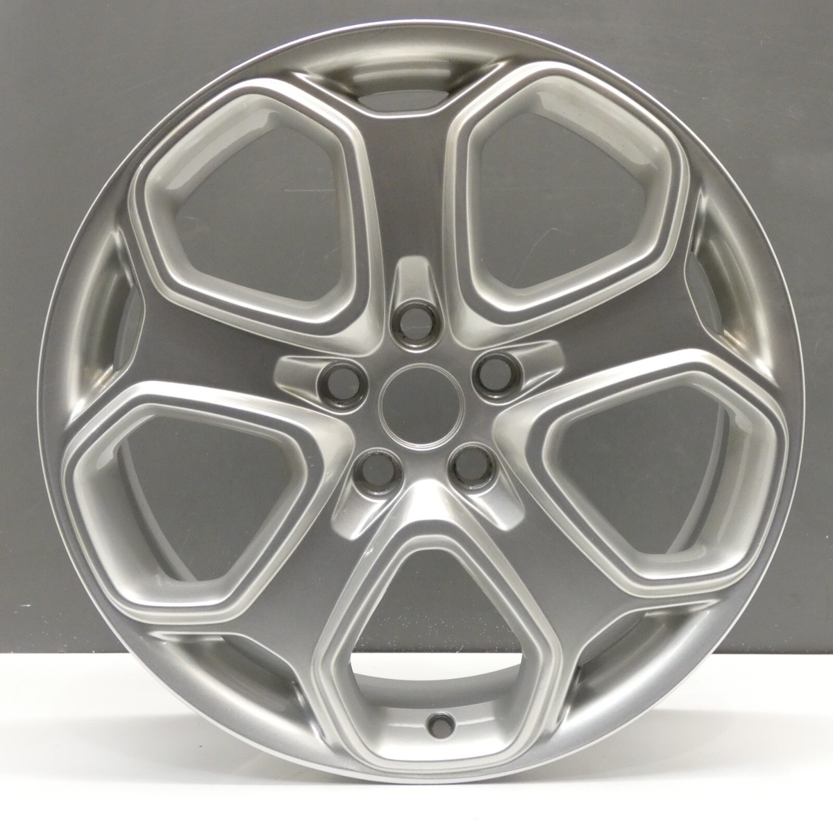 タイヤ・ホイール FBF2 FORD FOCUS Y-DESIGN SILVER 18