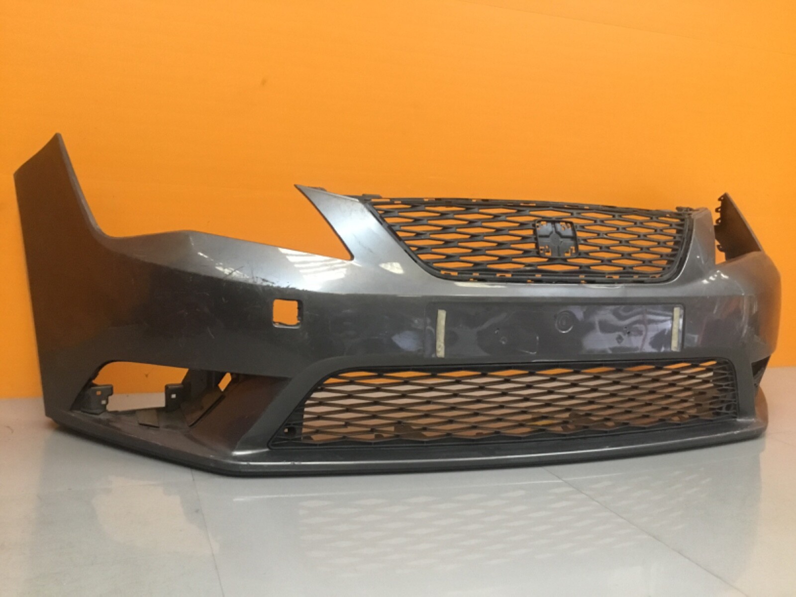 +Seat Leon Se mk3 2013-15 Genuine front bumper each - Image 5