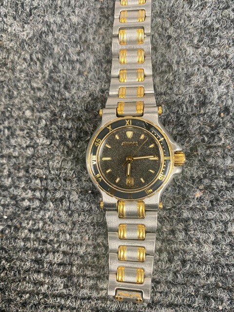 Gucci 9700L Diverquartz Women 's Watch 