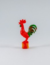 Estatuilla de gallo de cuervo de colección coleccionable de plástico duro sobre tocón años 60