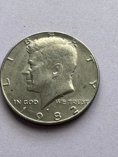 1982 P Kennedy Half Dollar (1) Clad Coins Circulated Very Nice!  N 547