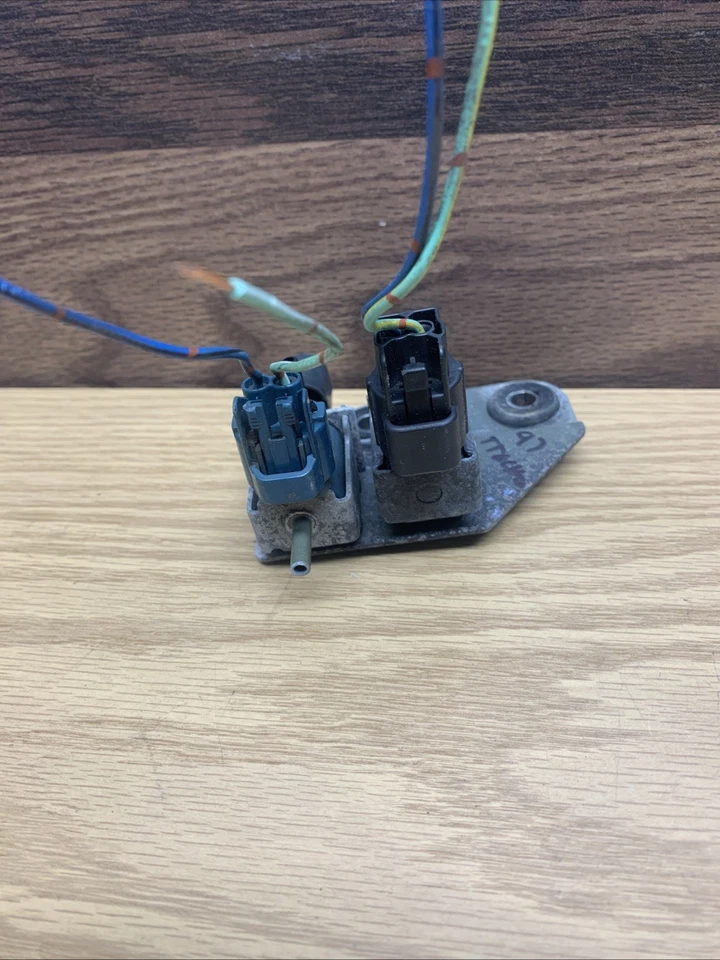 92-98 Suzuki Sidekick Tracker EGR FPR Vacuum Solenoid Purge Valve - Image 3 of 4