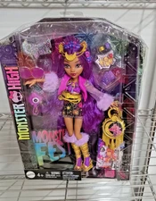 Monster High Monster Fest Clawdeen Wolf with Glam Outfit Dented Box