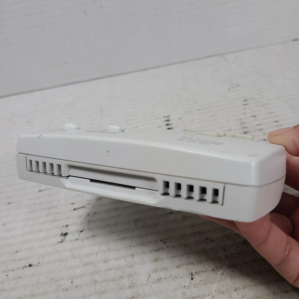 Honeywell Pro 4000 5 2 Day Programmable Thermostat TH4110D1007 - Image 4 of 4