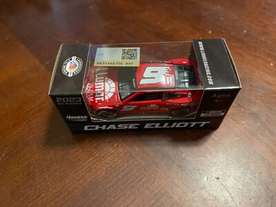 2023 Chase Elliott Llumar Darlington Throwback Retro 1:64 scale car