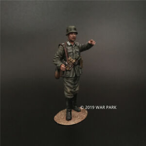 WAR PARK MINIATURES 1:30 WW2 GERMAN KU028 PANZERGRENADIER SOLDIER WITH MP40