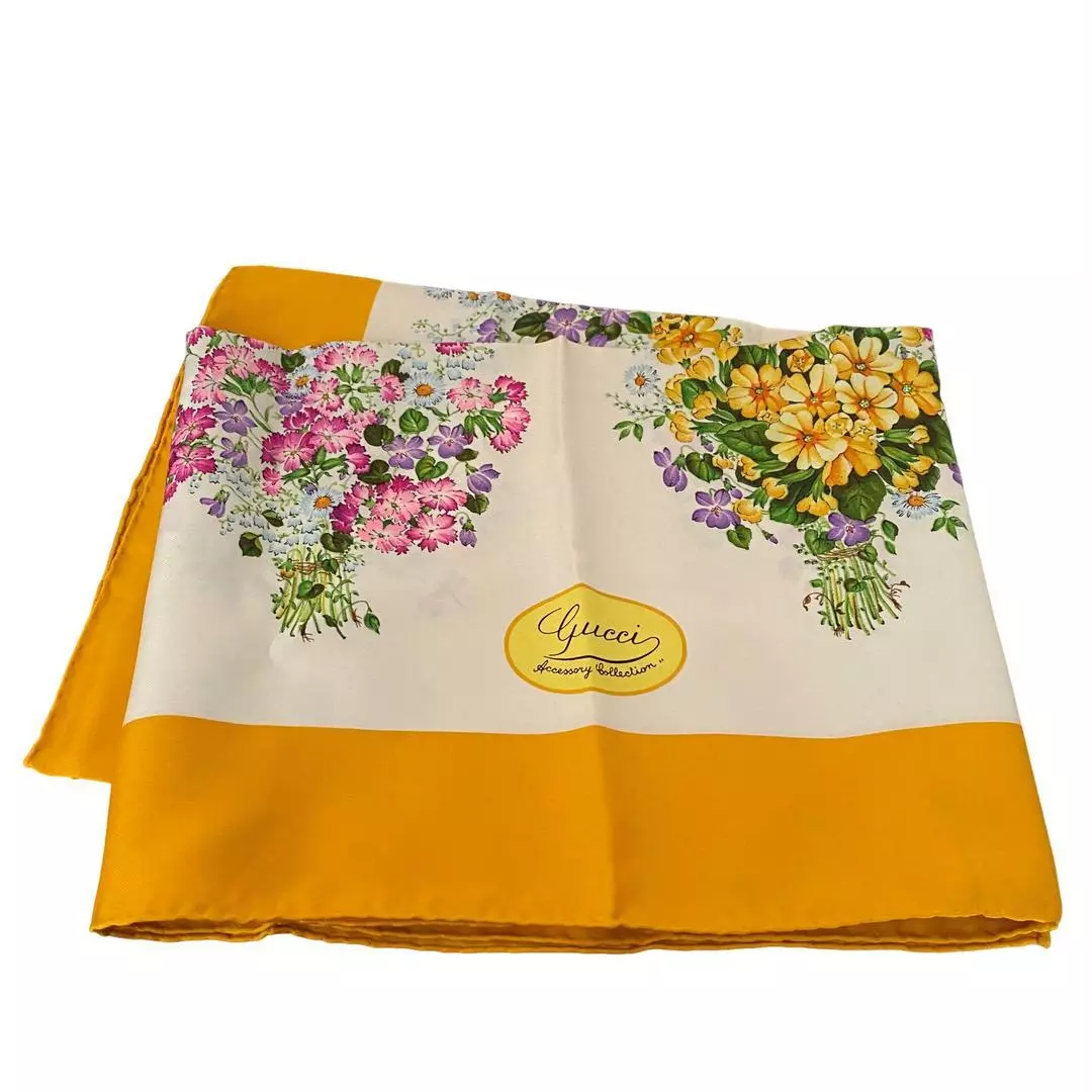 Gucci écharpe vintage en soie jaune imprimé floral 87 cm x 87 cm