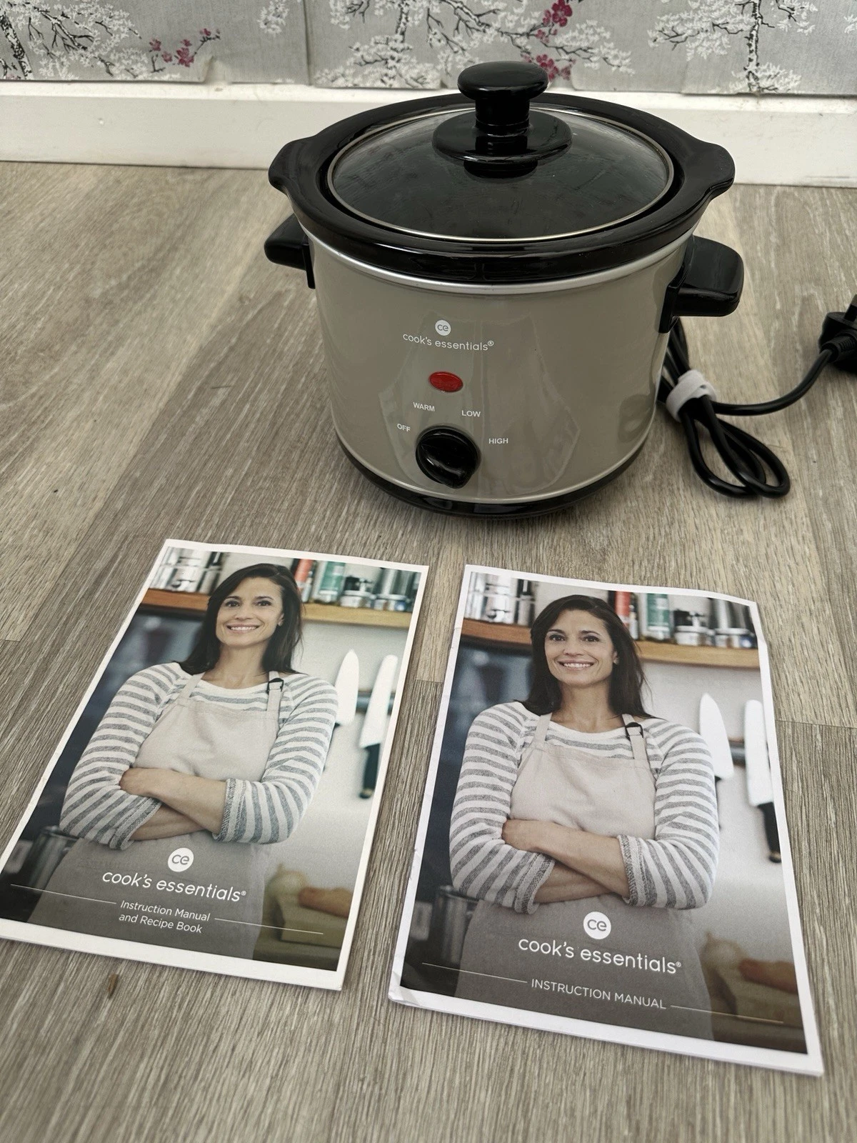 NEW Cooks Essentials SLOW COOKER 1.5 L WHITE - 120W UK