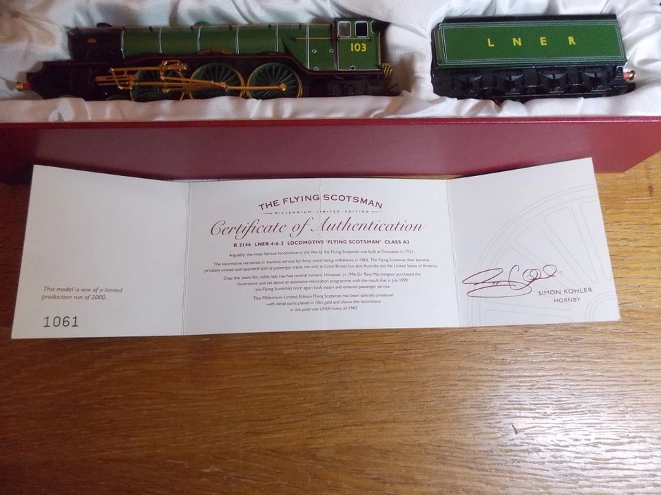 HORNBY R2146 LNER A3 CLASS 4-6-2 LOCO No 103 FLYING SCOTSMAN,  18ct GOLD PLATED - image 3 of 4