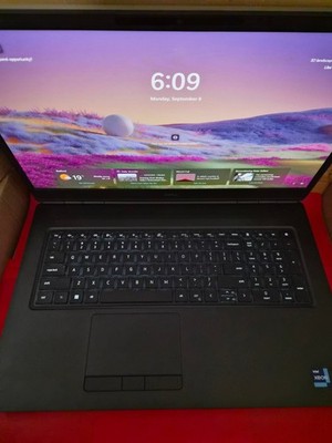 17'' DELL Precision 7760 4,90GHz 128GB RAM 1TB SSD Nvidia RTX 8GB