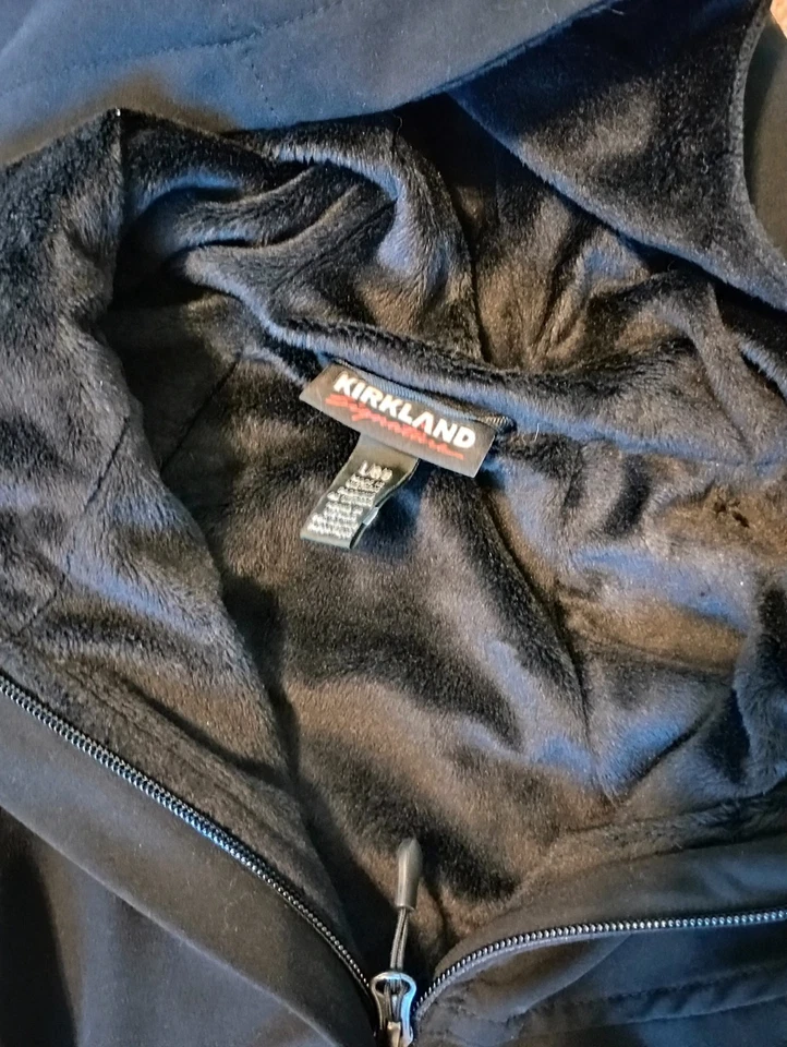 Jaqueta feminina Kirkland forrada de lã casca macia preta tamanho grande - Imagem 4 de 4