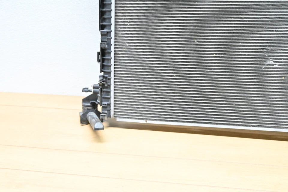 Radiador de agua refrigerador motor AUDI S4 S5 RS5 S6 S7 A8 18-24 FABRICANTE DE EQUIPOS ORIGINALES 40 k millas Foto 3 de 4