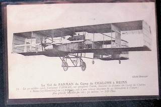 CPA AVIATION 1908 Farman en vol vers Reims sur son Biplan