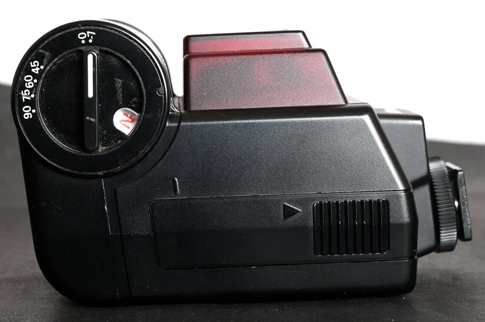 Nikon Speedlight SB-20 Dedicated Compact AF Assist Flash Unit - Near Mint - Image 3 of 4