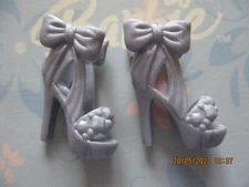 BARBIE DOLL / PAIR OF SHOES: BOOTS, PUMPS ....... (323)