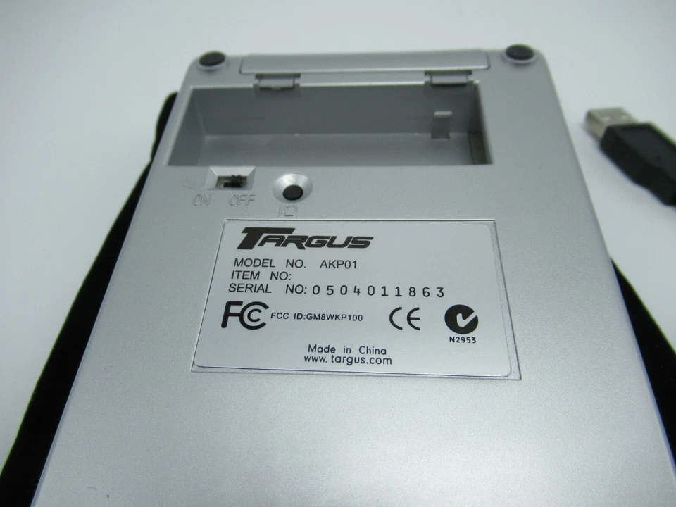 Teclado inalámbrico Stow n Go Targus AKP01 y cable de extensión USB - almohadilla de números matemáticos Foto 3 de 4