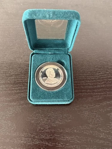 2001- 43rd Presidential Silver Coin Al Gore or George Bush 1oz of .999 Fine Ag.