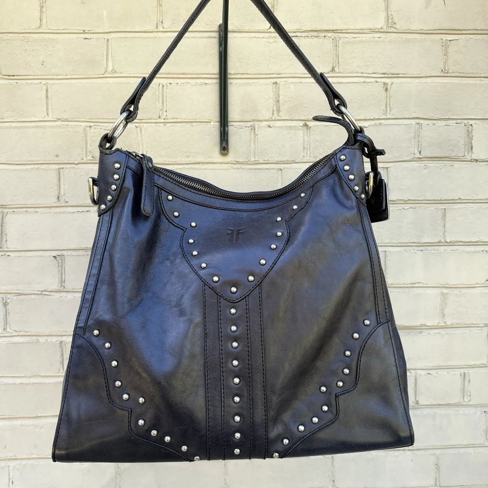 Cartera de hombro Hobo grande de cuero gris con tachuelas Frye Foto 2 de 4