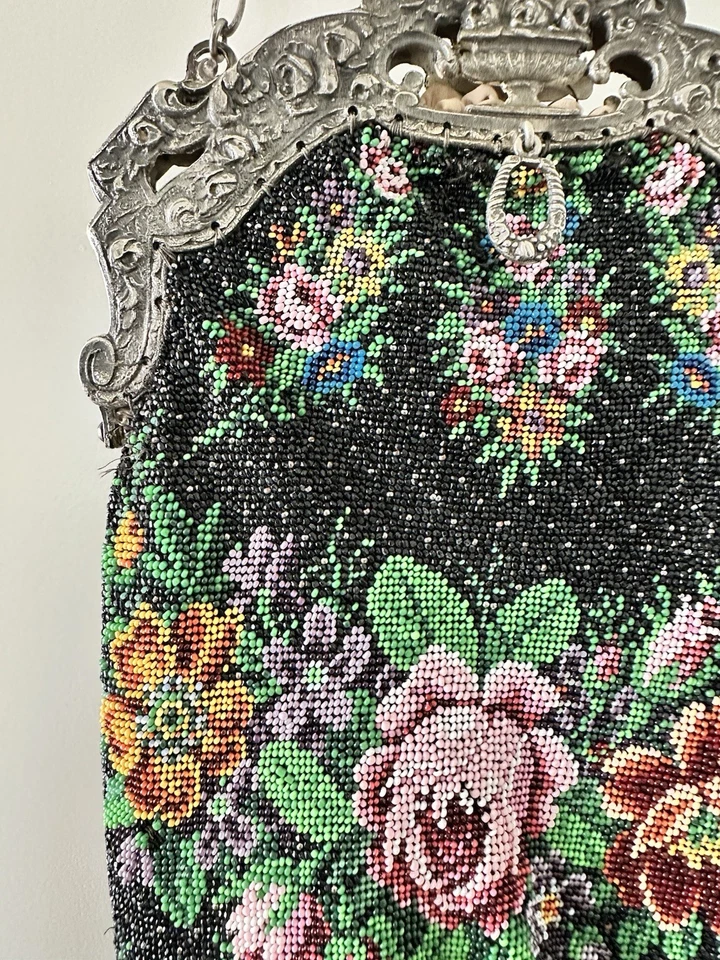 Antiguo bolso de noche negro microcuentas con diseño floral-ver fotos Foto 2 de 4